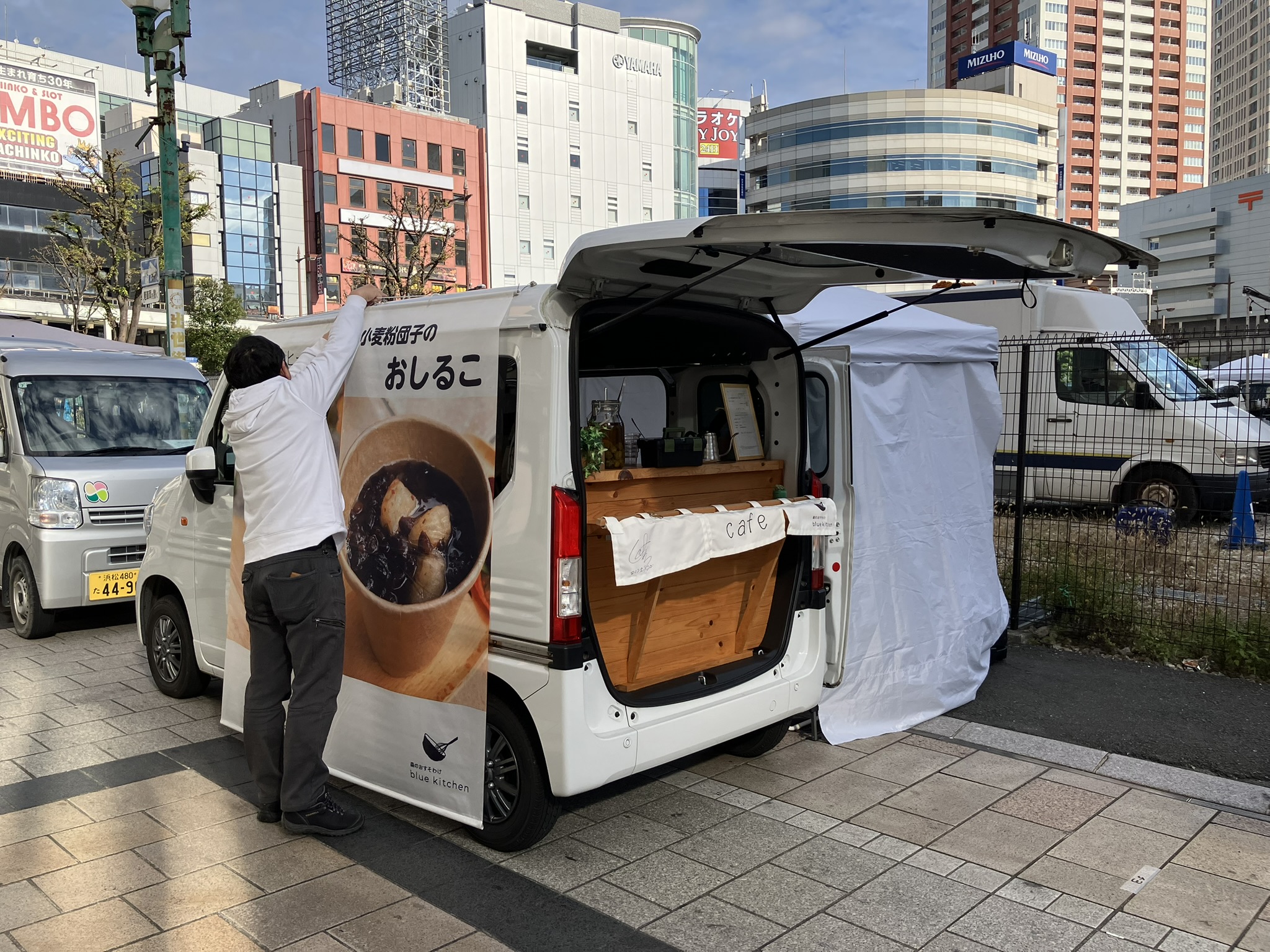 blukitche（ブルーキッチン）キッチンカー